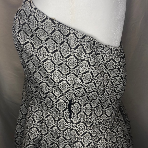 Patterned Tapestry Strapless Dress - Picture 5 of 9